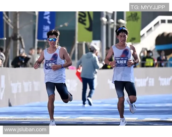 成都攀岩队在马拉松大满贯中的团队协作表现精彩点评与分析 成都攀岩队在马拉松大满贯中的团队协作表现精彩点评与分析