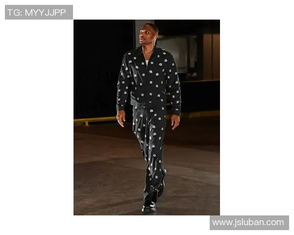 足球明星最新时尚穿搭揭秘引领潮流的运动风格与个性魅力展示 足球明星最新时尚穿搭揭秘引领潮流的运动风格与个性魅力展示